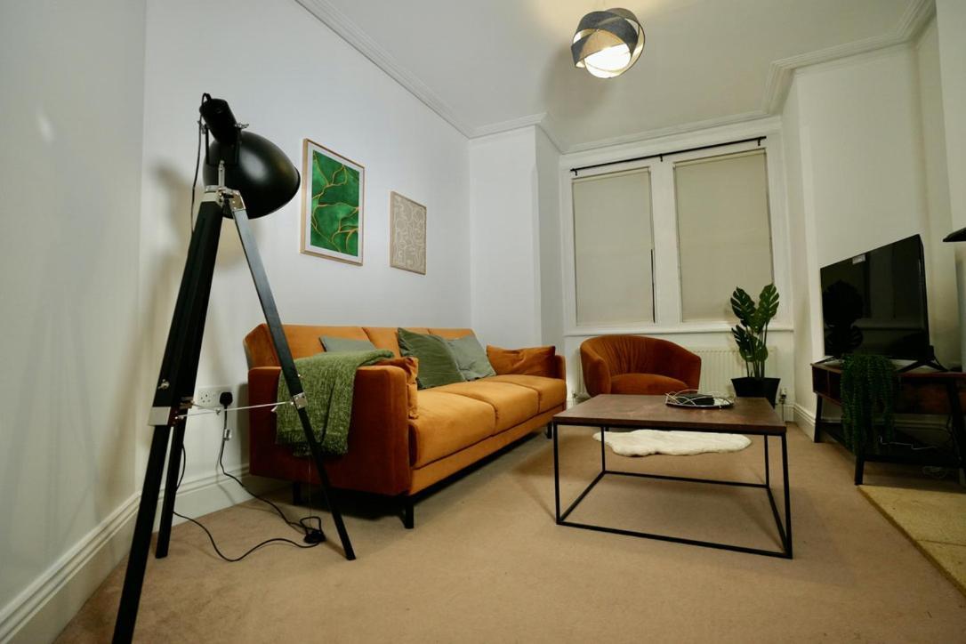 Spacious Two-Bedrooms House, Private Parking, Contractors, Relocators Oxford Kültér fotó