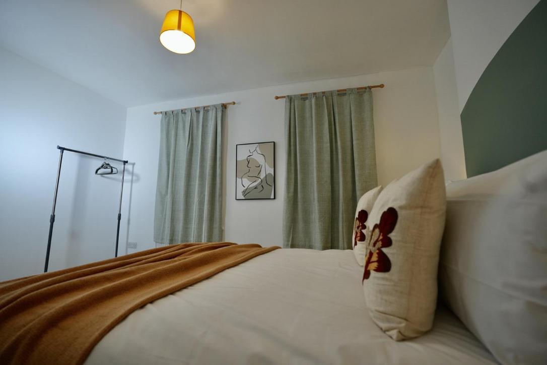 Spacious Two-Bedrooms House, Private Parking, Contractors, Relocators Oxford Kültér fotó